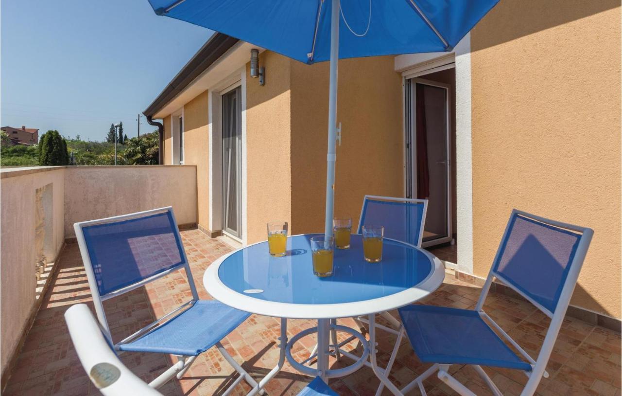 Nice Apartment In Kastel With Kitchen エクステリア 写真
